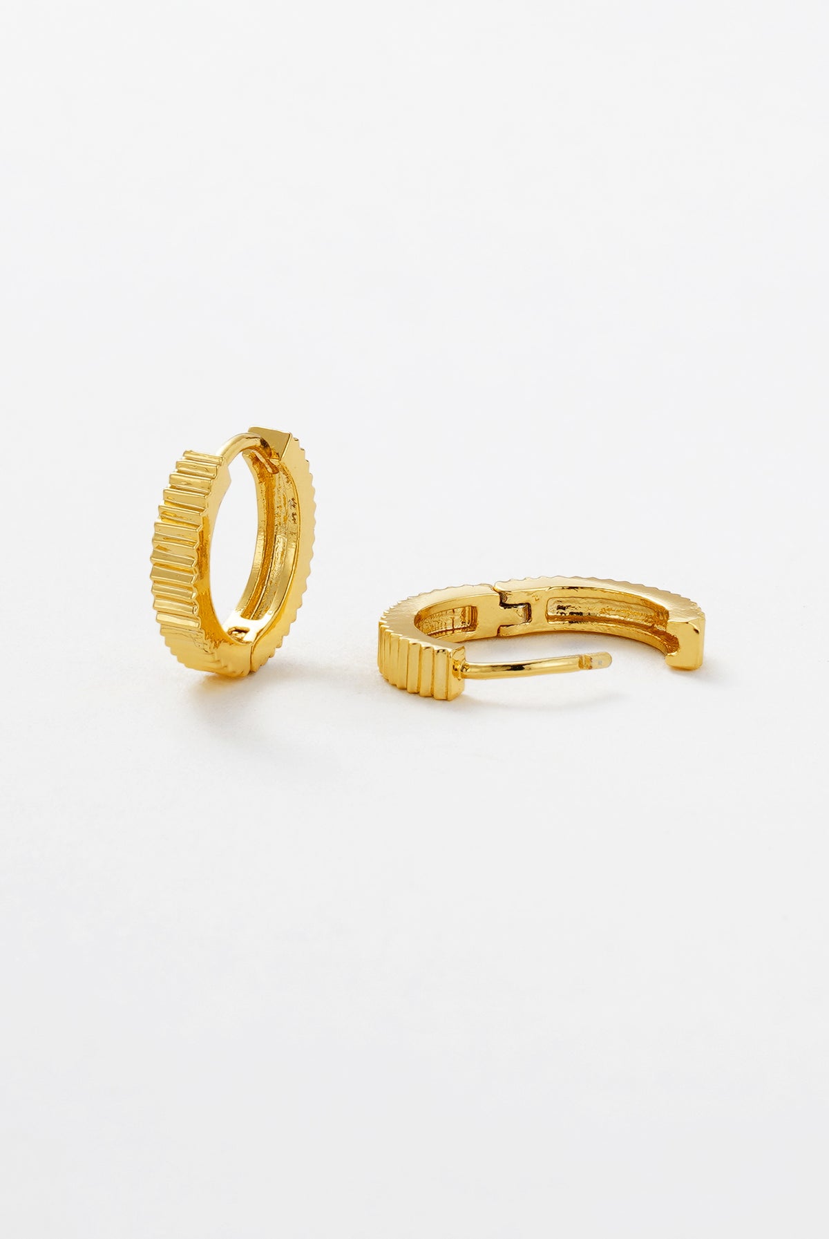 Willow Huggie Gold